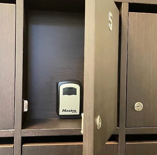 Hugo & Parking Apartment