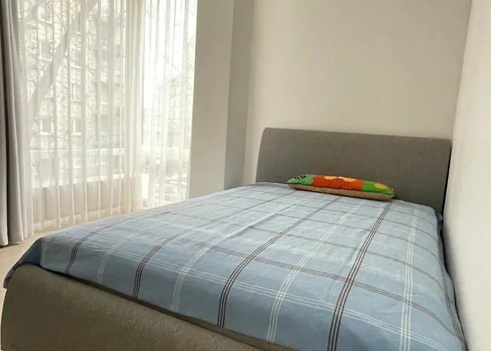 Hugo & Parking Apartment